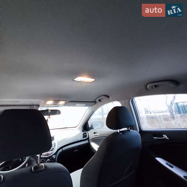 Седан Hyundai Accent 2012 в Ромнах фото 17 Седан Hyundai Accent 2012 в Ромнах