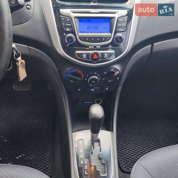 Седан Hyundai Accent 2012 в Ромнах фото 20 Седан Hyundai Accent 2012 в Ромнах