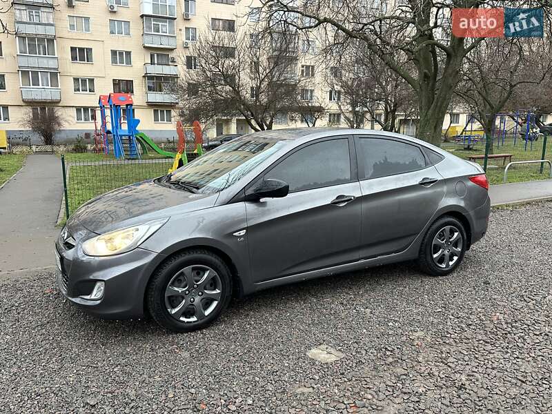 Hyundai Accent 2013