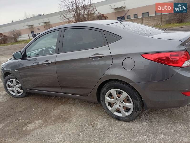 Седан Hyundai Accent 2012 в Ужгороді