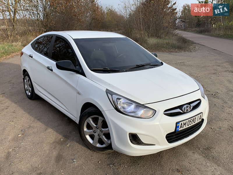 Hyundai Accent 2013