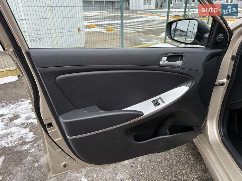 Седан Hyundai Accent 2013 в Киеве фото 16 Седан Hyundai Accent 2013 в Киеве