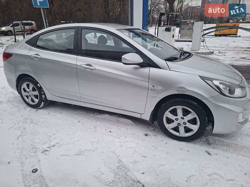 Седан Hyundai Accent 2012 в Києві фото 5 Седан Hyundai Accent 2012 в Києві