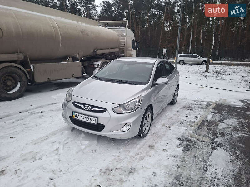 Седан Hyundai Accent 2012 в Києві фото 69 Седан Hyundai Accent 2012 в Києві
