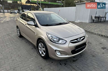 Седан Hyundai Accent 2012 в Черновцах