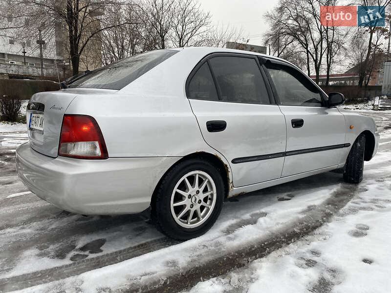 Лифтбек Hyundai Accent 2000 в Днепре фото 7 Лифтбек Hyundai Accent 2000 в Днепре