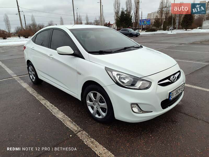 Hyundai Accent 2012