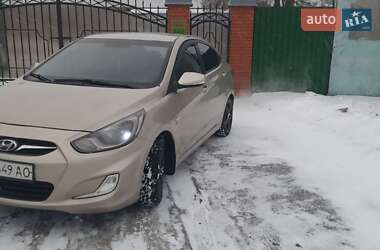 Седан Hyundai Accent 2011 в Ромнах