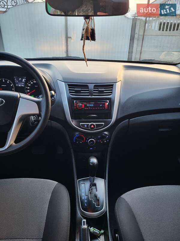 Седан Hyundai Accent 2011 в Ананьеве фото 54 Седан Hyundai Accent 2011 в Ананьеве