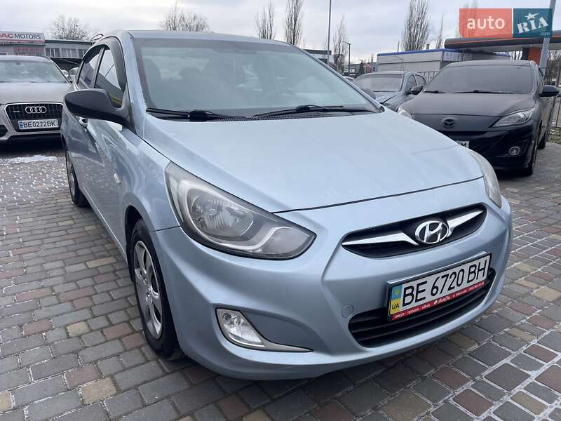 Hyundai Accent 2013
