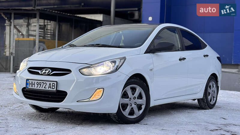 Hyundai Accent 2012