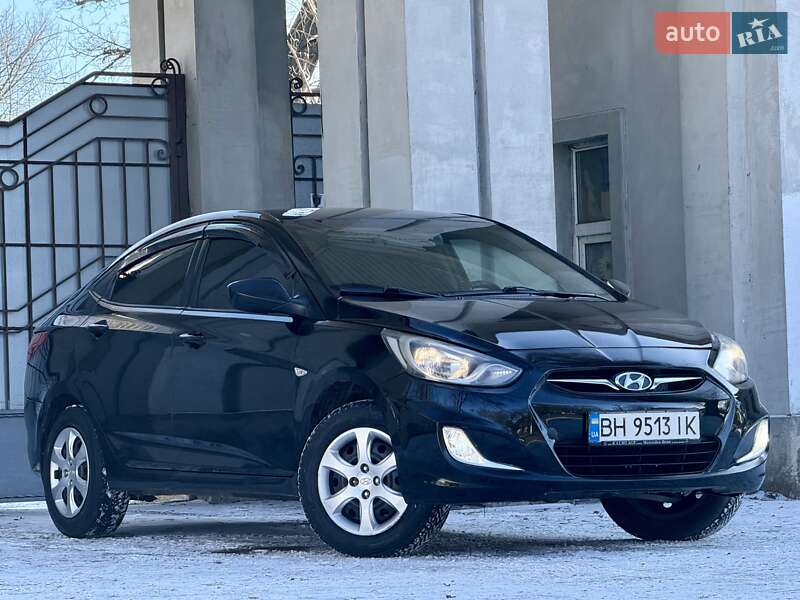Hyundai Accent 2012