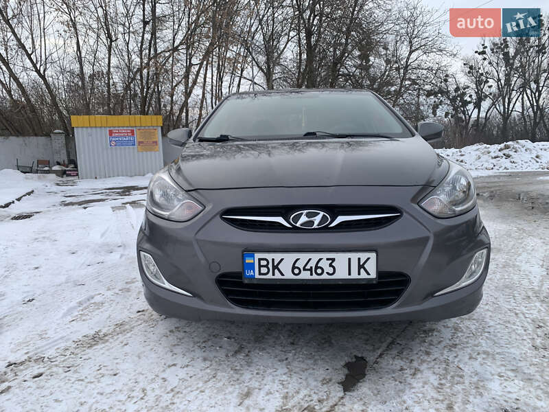 Седан Hyundai Accent 2011 в Ровно