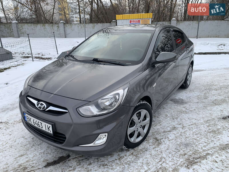 Седан Hyundai Accent 2011 в Ровно
