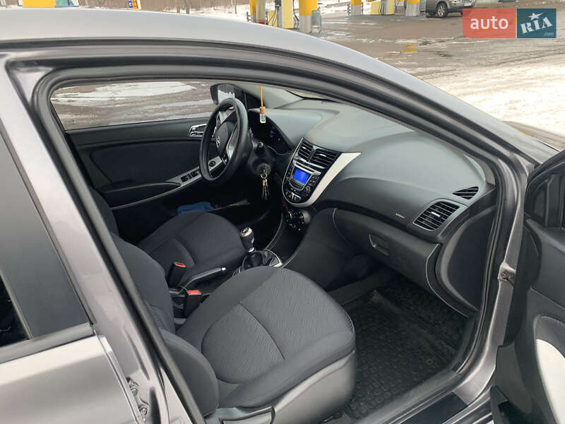Седан Hyundai Accent 2011 в Ровно
