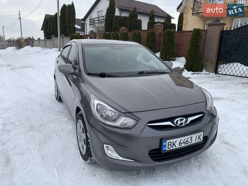 Седан Hyundai Accent 2011 в Ровно