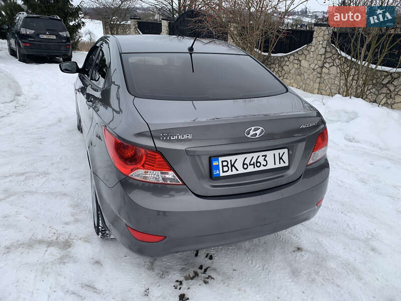 Седан Hyundai Accent 2011 в Ровно