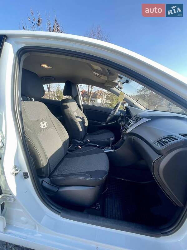 Седан Hyundai Accent 2015 в Ужгороде
