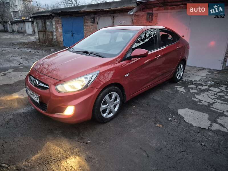 Седан Hyundai Accent 2012 в Днепре