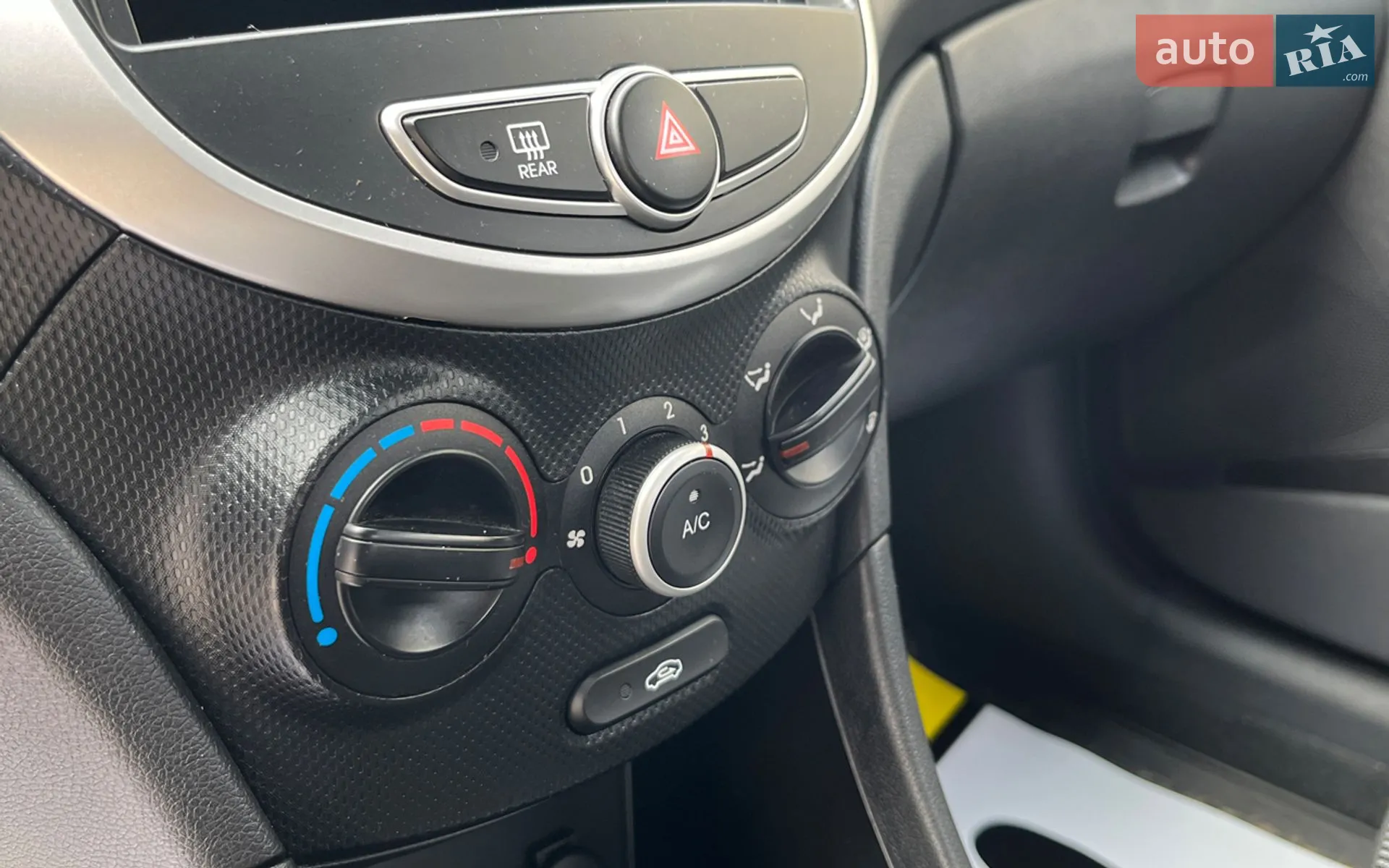 2012 Hyundai Accent - мініатюра 16