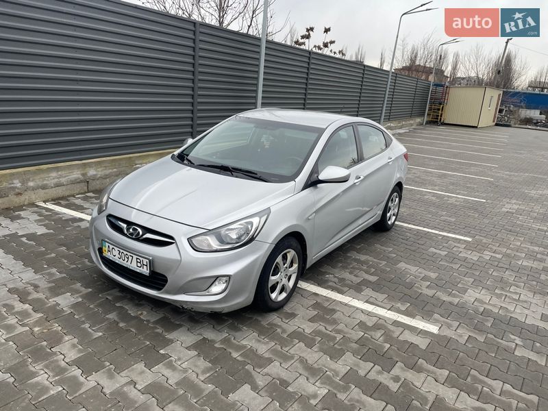 Hyundai Accent 2013