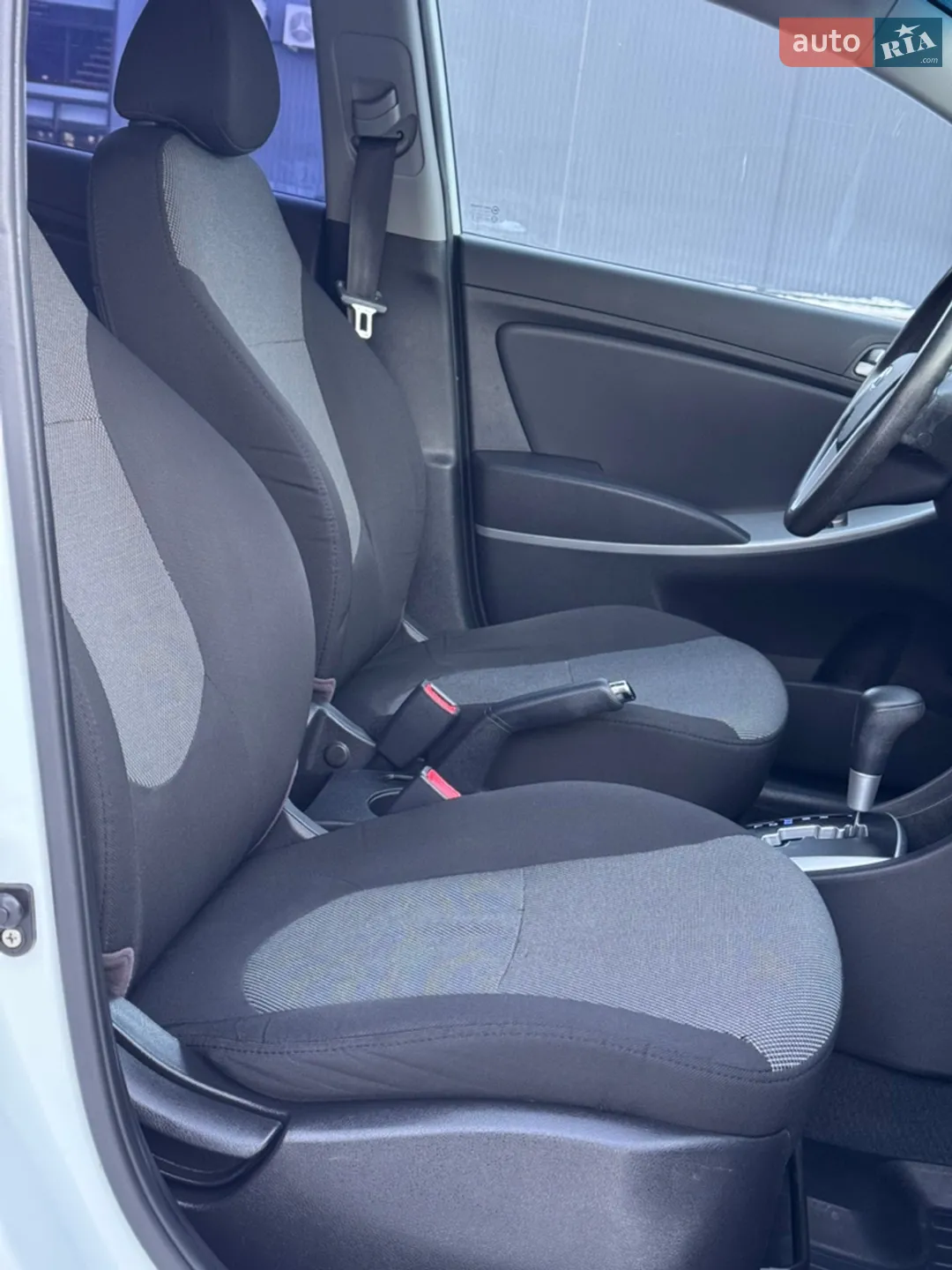 2012 Hyundai Accent - мініатюра 9