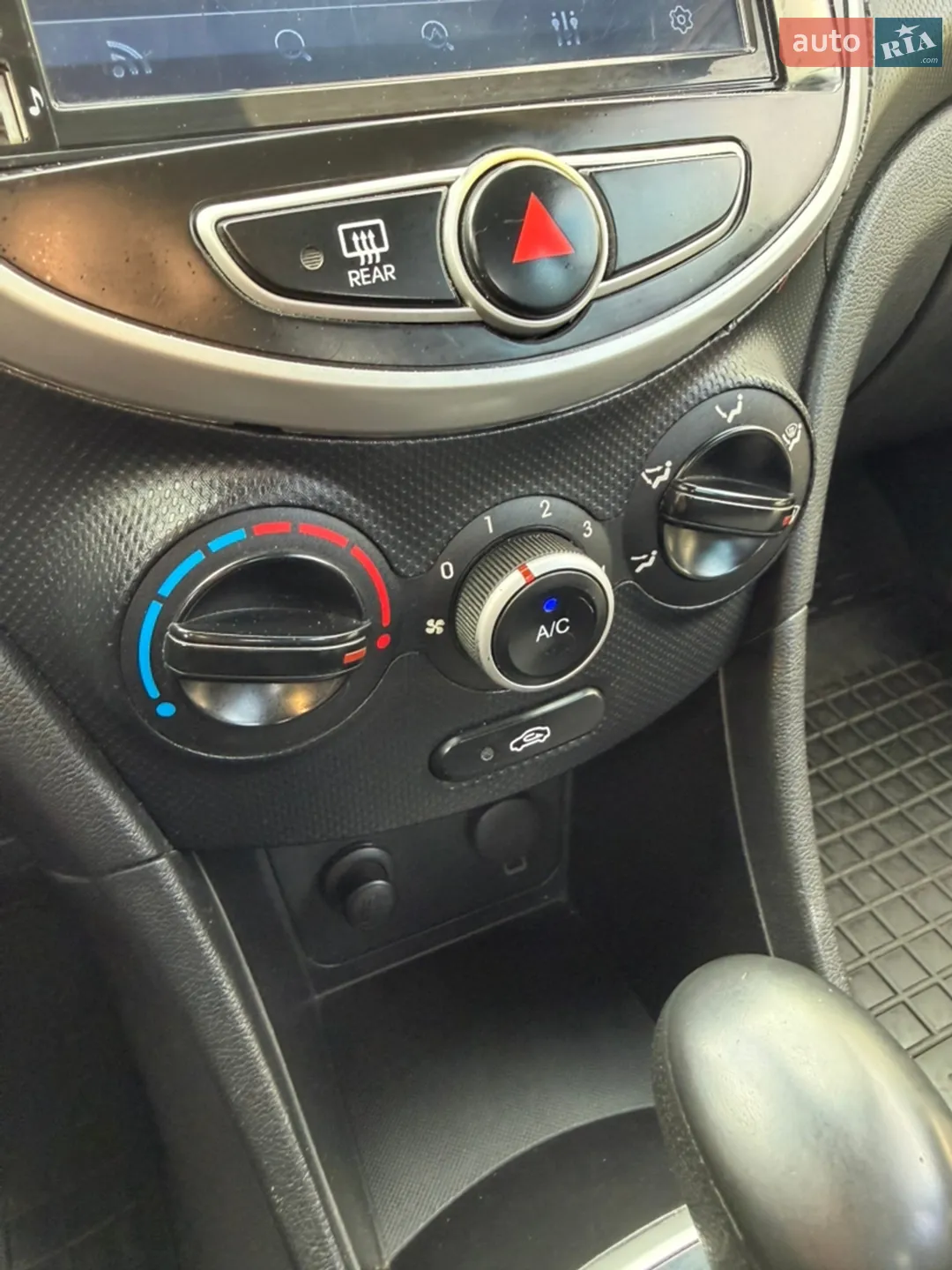 2011 Hyundai Accent - мініатюра 24