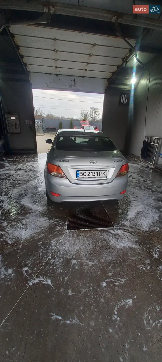 2011 Hyundai Accent - мініатюра 2