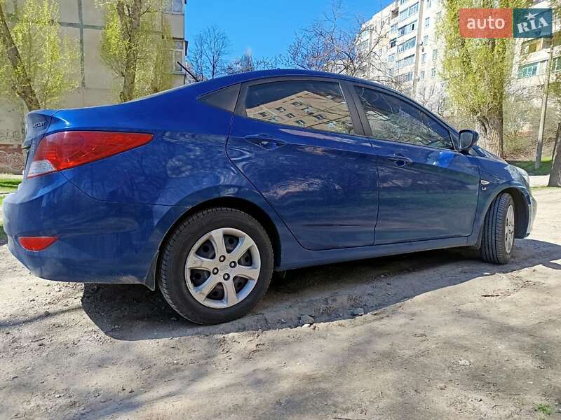 Hyundai Accent 2013