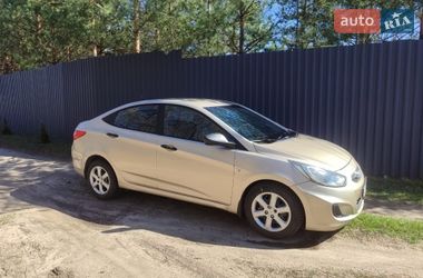 Седан Hyundai Accent 2013 в Краснограде