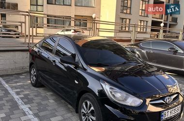 Седан Hyundai Accent 2013 в Ужгороде