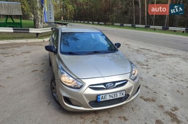 Седан Hyundai Accent 2013 в Краснограде