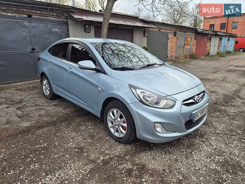 Hyundai Accent 2013