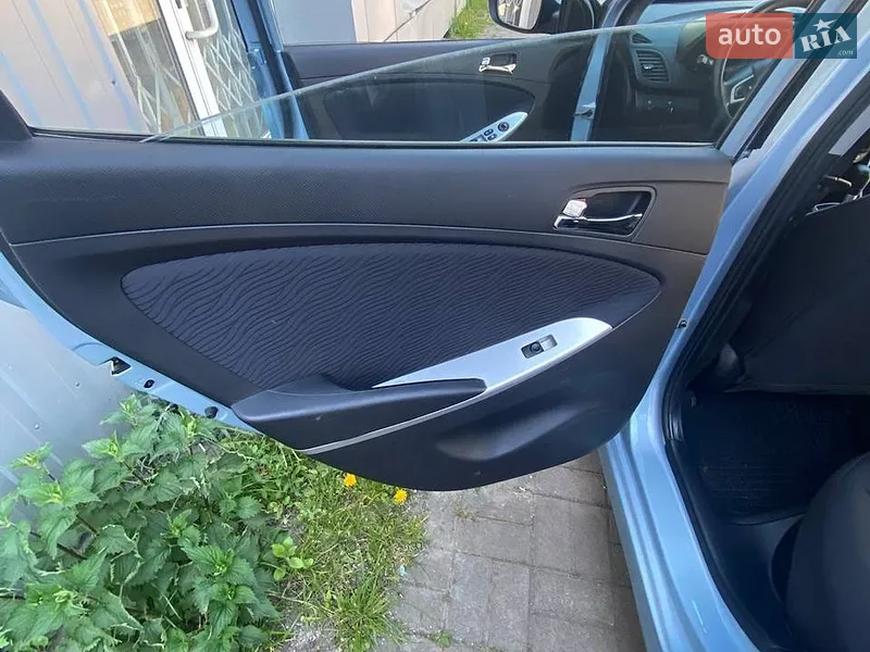 Hyundai Accent 2012 VIN Z94CU41DBCR170107 фото оголошення 12 з 61