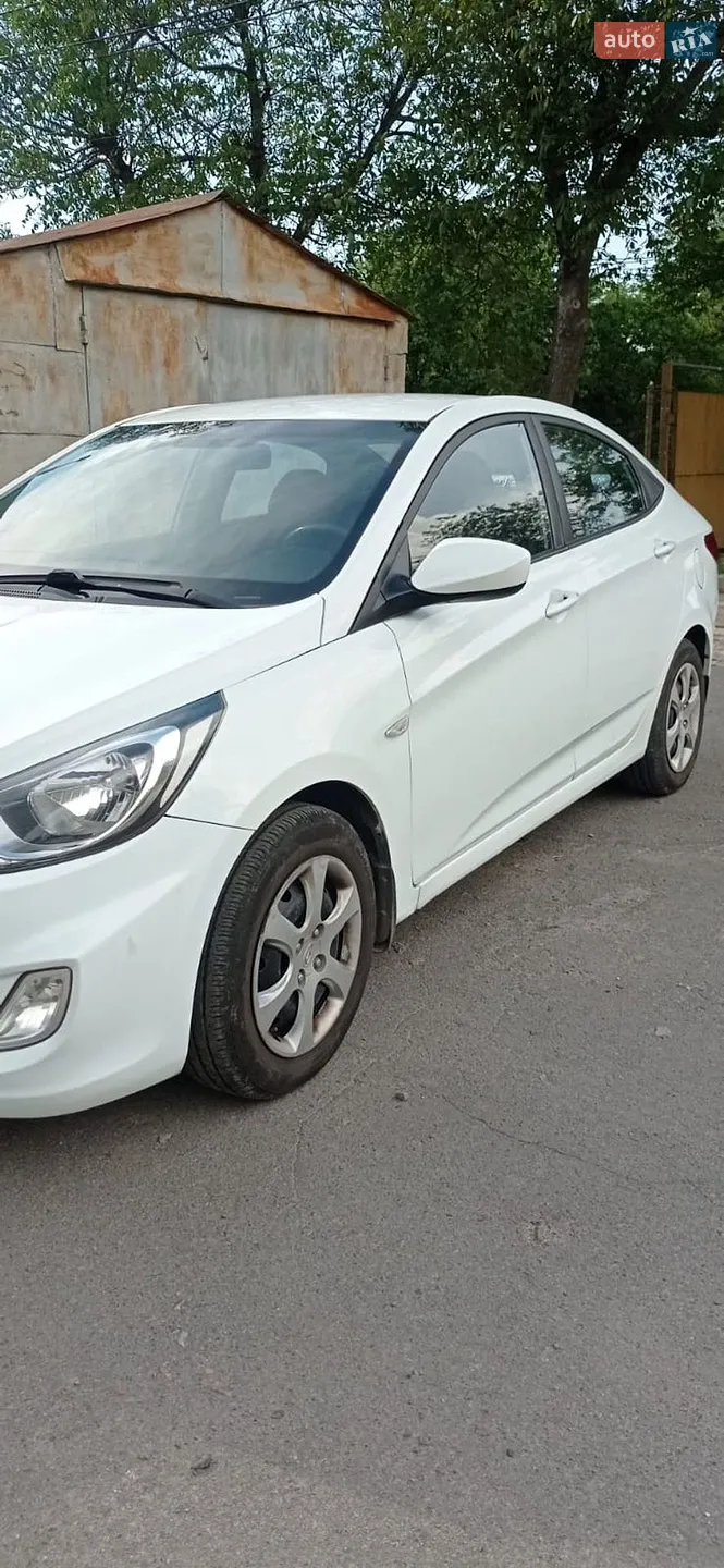 2012 Hyundai Accent - мініатюра 12