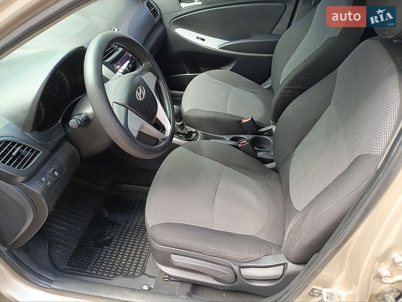 Седан Hyundai Accent 2011 в Чернигове
