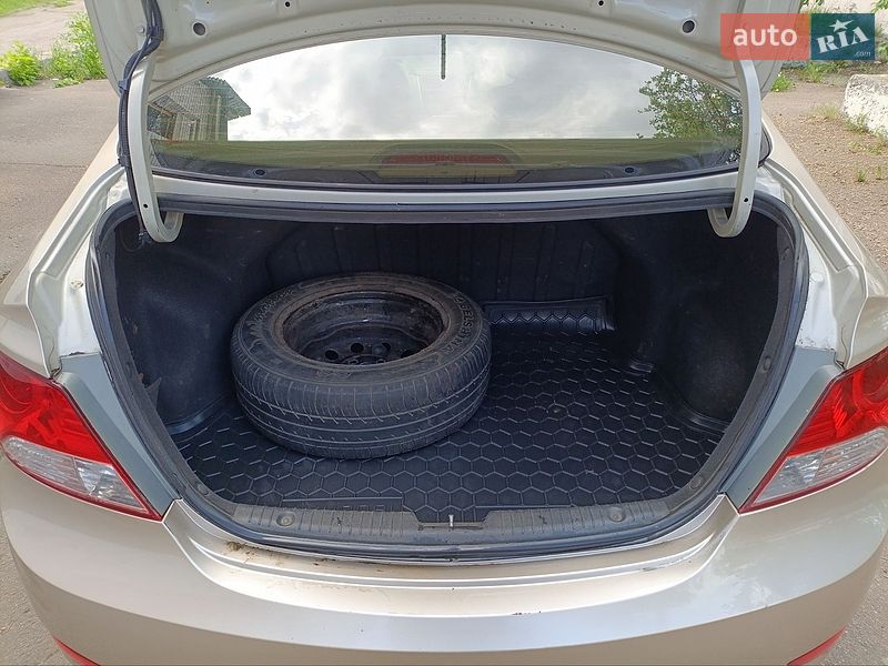 Седан Hyundai Accent 2011 в Чернигове