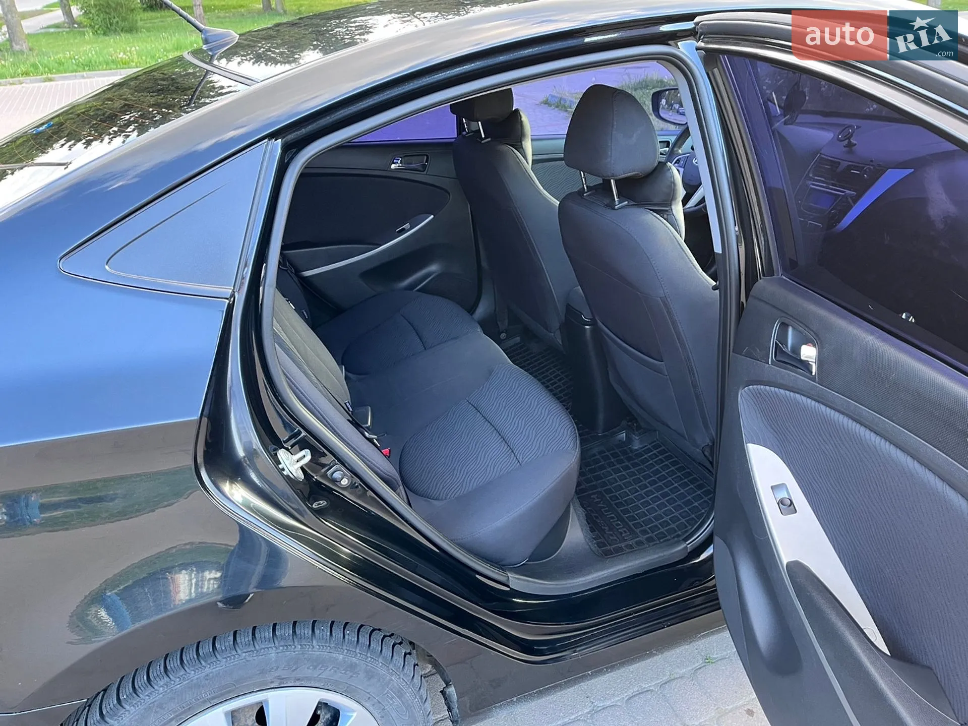 2011 Hyundai Accent - мініатюра 11
