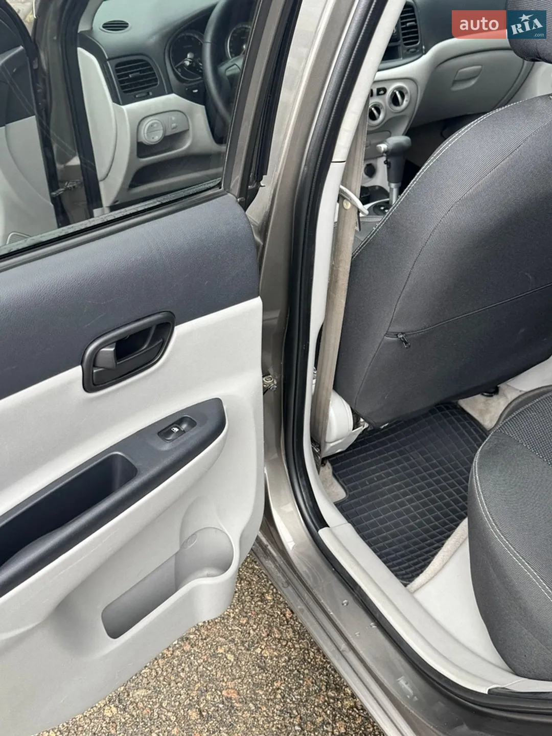 2010 Hyundai Accent - мініатюра 19