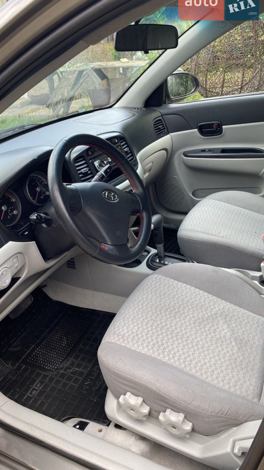 2010 Hyundai Accent - мініатюра 6