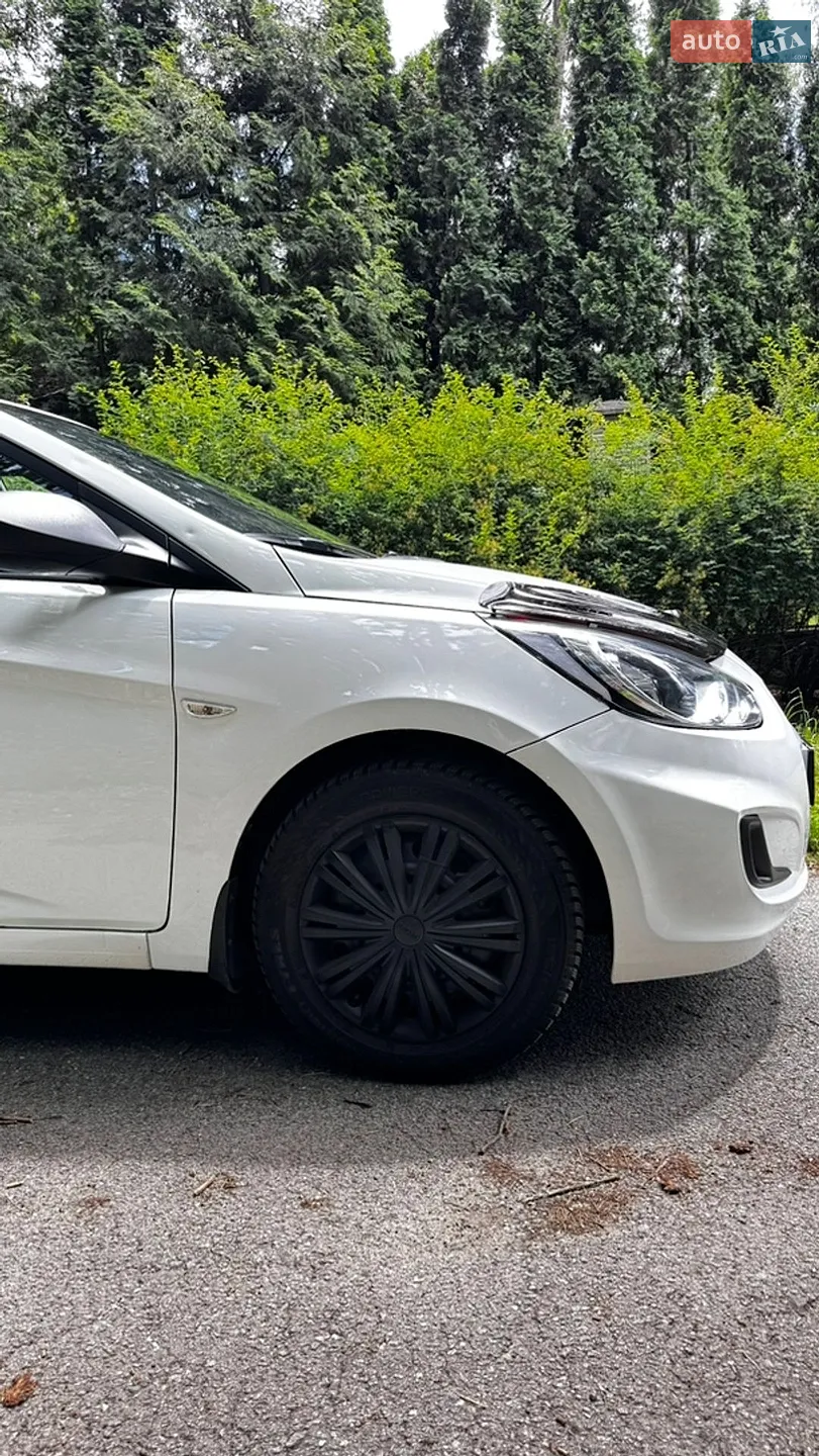 2012 Hyundai Accent - мініатюра 12