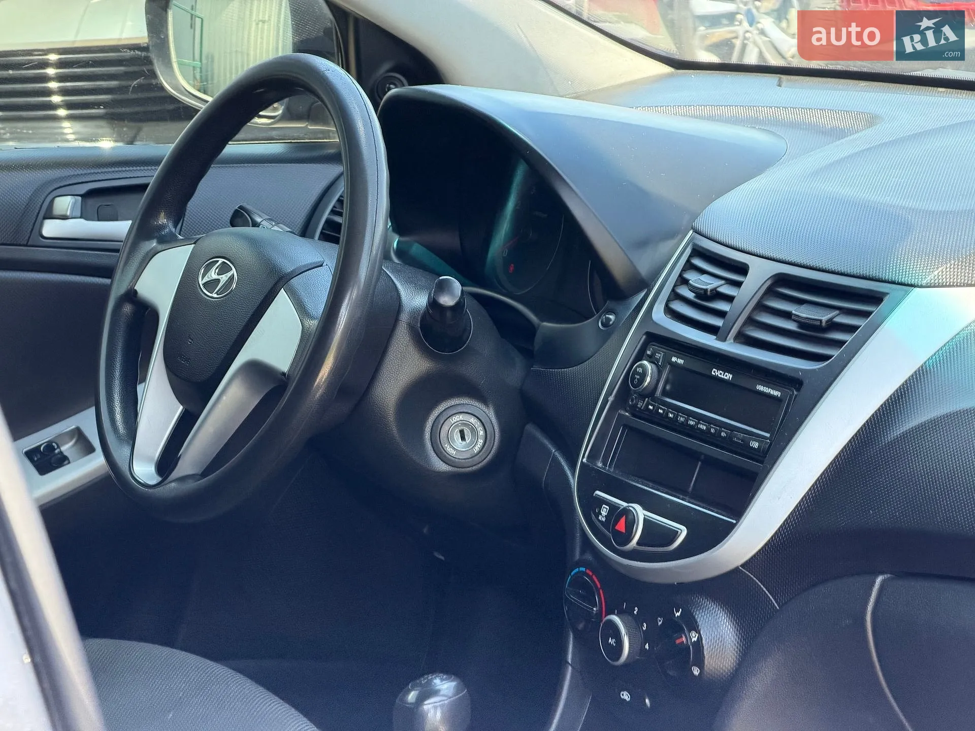 2011 Hyundai Accent - мініатюра 32