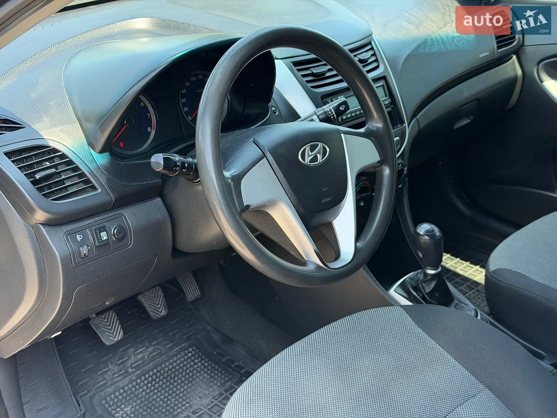 2011 Hyundai Accent - мініатюра 40
