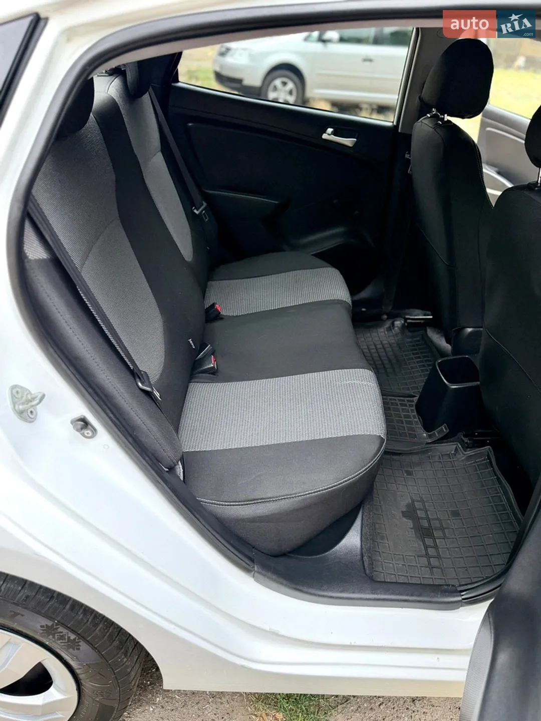 2011 Hyundai Accent - мініатюра 38
