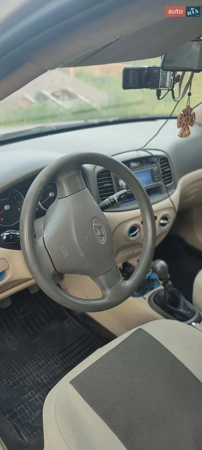2010 Hyundai Accent - мініатюра 6