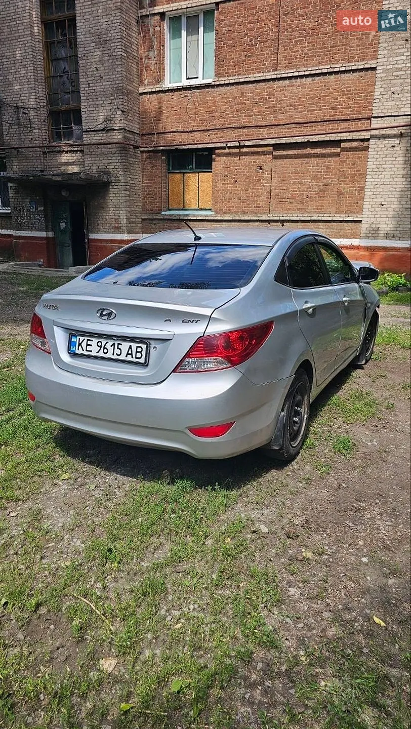 2011 Hyundai Accent - мініатюра 9