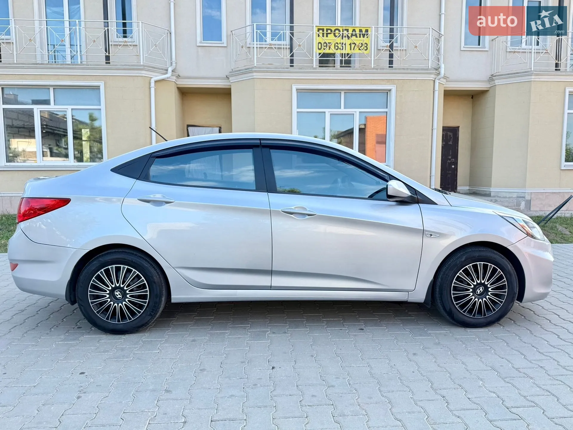 2011 Hyundai Accent - мініатюра 17