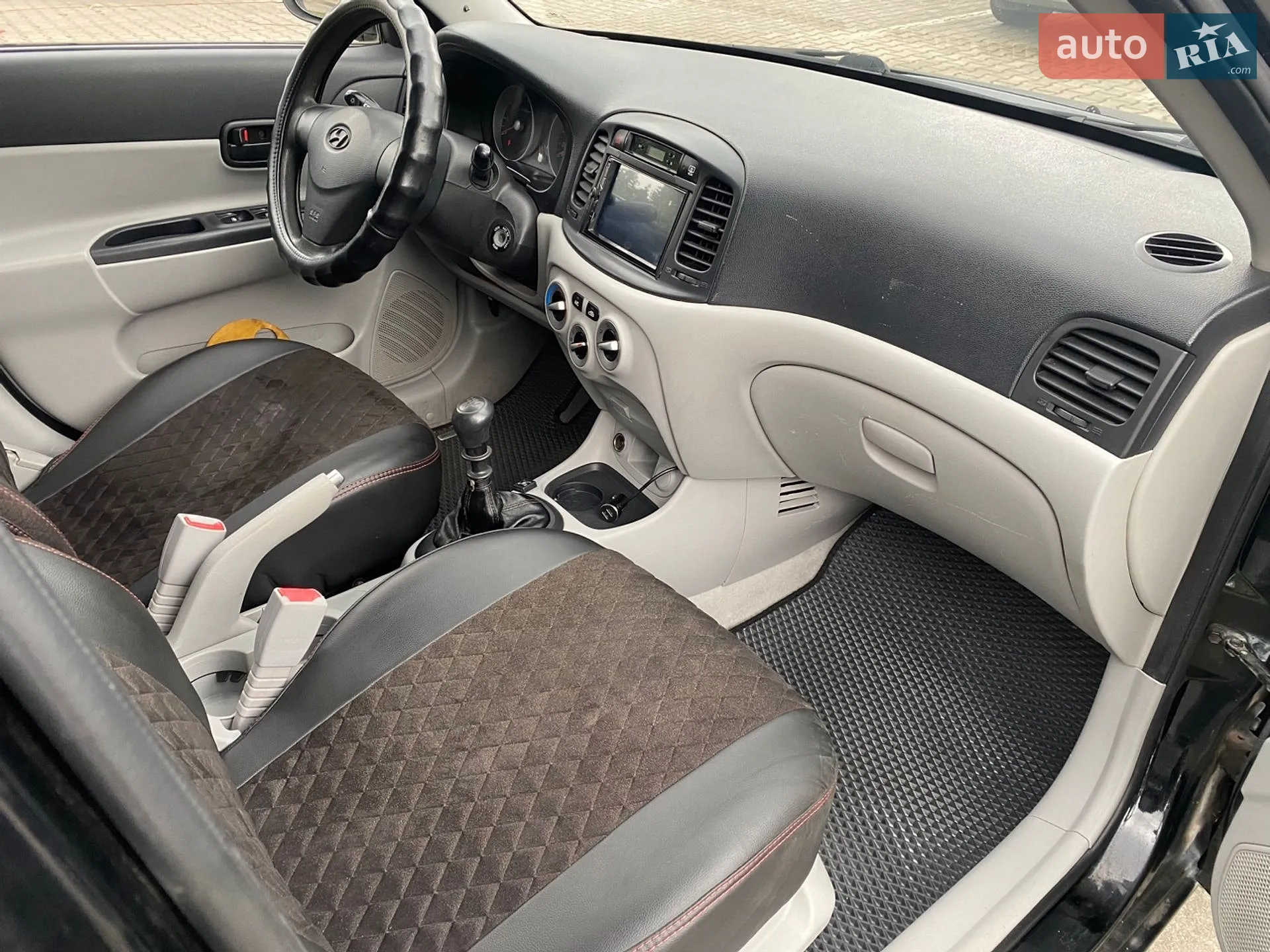 2010 Hyundai Accent - мініатюра 8