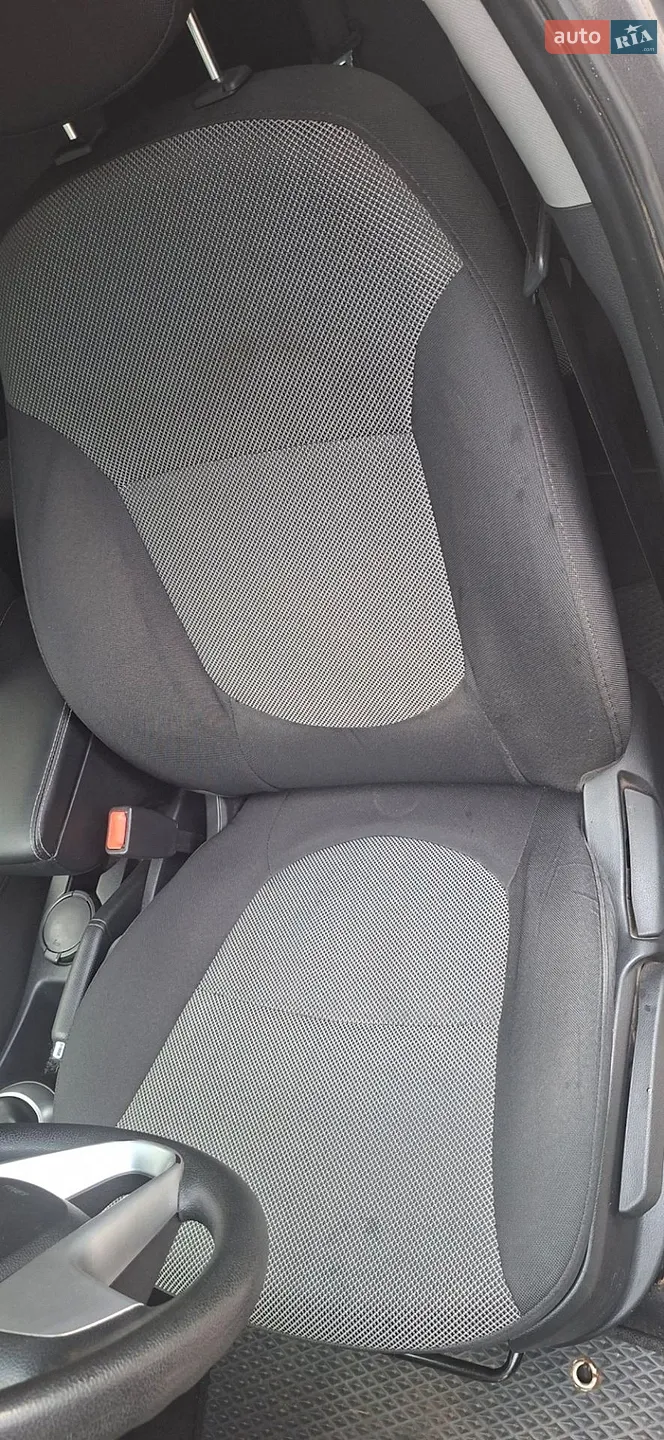 2011 Hyundai Accent - мініатюра 17