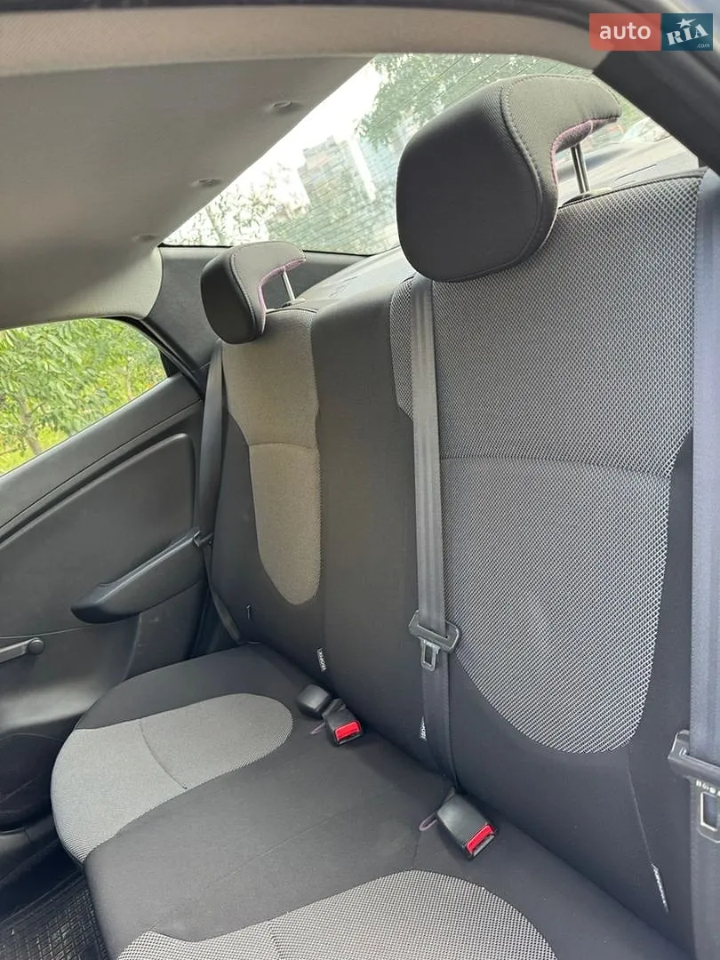 2012 Hyundai Accent - мініатюра 17